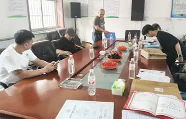 Pelanggan dari Industri Kentang Tongyou mengunjungi pabrik untuk memeriksa bihun ubi jalar dan tepung ubi jalar.